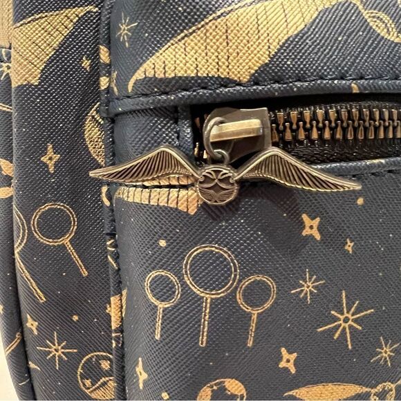 🎄 SALE! Wizarding World X Harry Potter Gold Quidditch Mini Backpack NWT Hogwarts - Picture 4 of 10